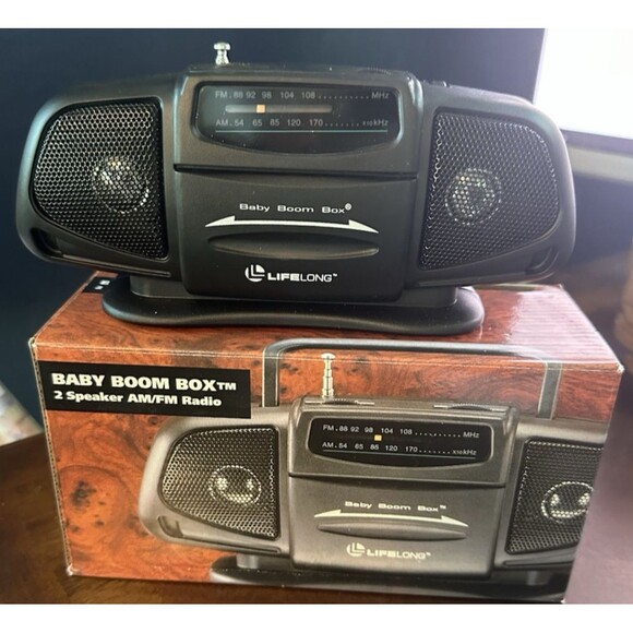 Vintage Lifelong Baby Boom Box Boombox Model 2225 AM/FM Radio WORKS - Picture 1 of 8